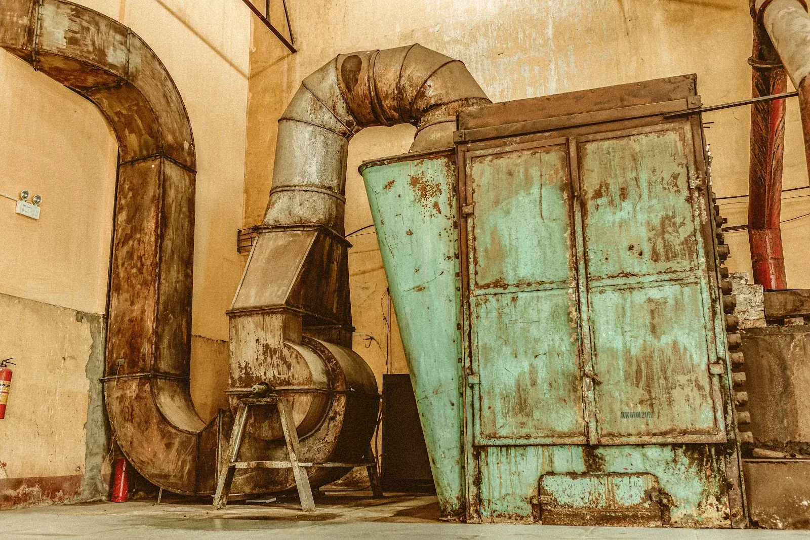 A heat furnace used for withering tea in the historic factory